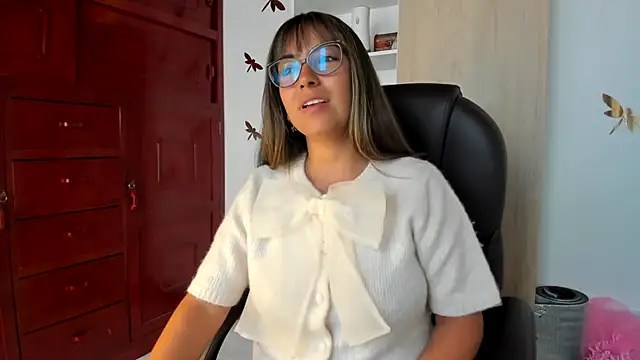 Isabellaa22 1 online show from January 2026 05:59:02 PM