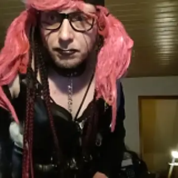 Snapshot of Family666Zombie chatting on April 2026 10:23:02 PM Family666Zombie online show from April 2026 10:23:02 PM