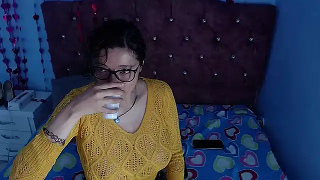 lunazulsj online show from February 2025 01:20:01 PM