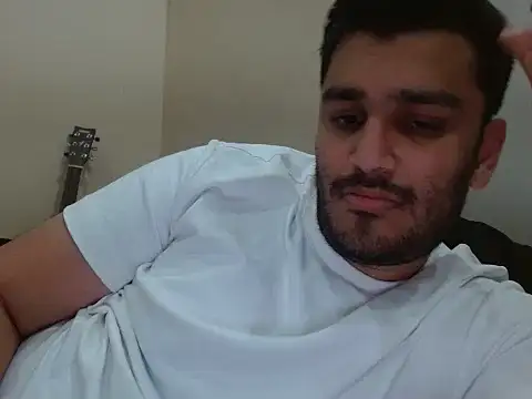 Snapshot of robintoit chatting on April 2026 05:51:02 PM robintoit online show from April 2026 05:51:02 PM