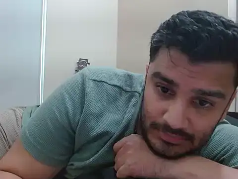 Snapshot of robintoit chatting on May 2026 03:00:02 AM robintoit online show from May 2026 03:00:02 AM