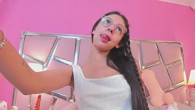 Bonniepark online show from March 2025 03:12:02 PM