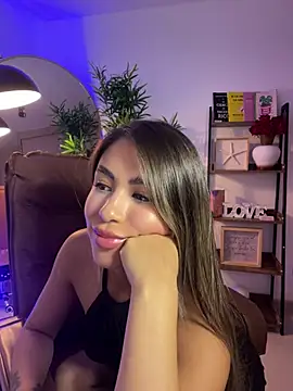 Snapshot of _laura_02 chatting on March 2025 07:53:02 PM laura 02 online show from March 2025 07:53:02 PM