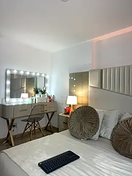 Snapshot of _laura_02 chatting on November 2025 08:22:02 PM laura 02 online show from November 2025 08:22:02 PM