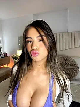 Snapshot of _laura_02 chatting on November 2025 05:04:02 PM laura 02 online show from November 2025 05:04:02 PM