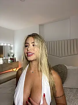 Snapshot of _laura_02 chatting on January 2026 07:19:01 PM laura 02 online show from January 2026 07:19:01 PM