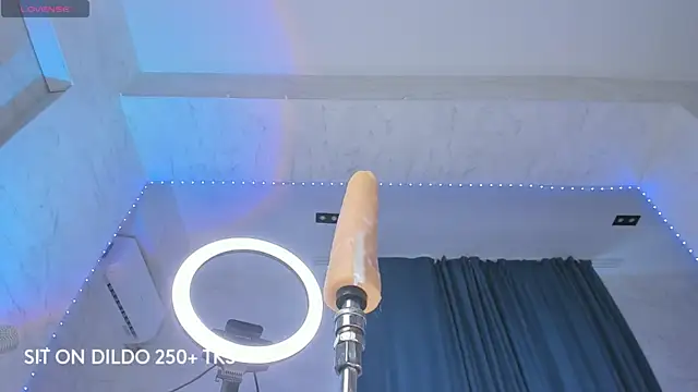 Snapshot of maakimo chatting on December 2024 07:05:01 AM maakimo online show from December 2024 07:05:01 AM