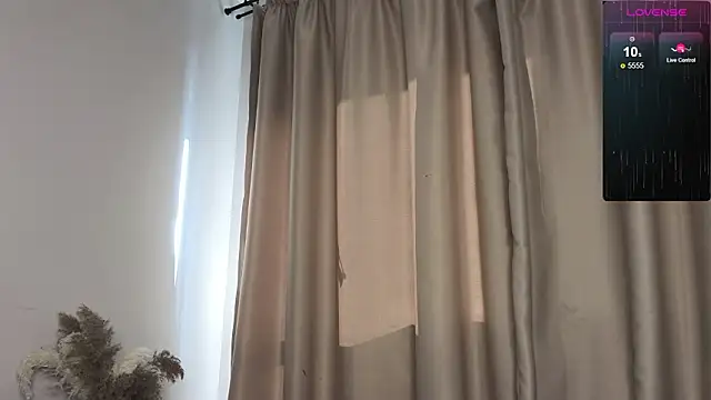 R1mmo   online show from February 2026 12:23:01 PM