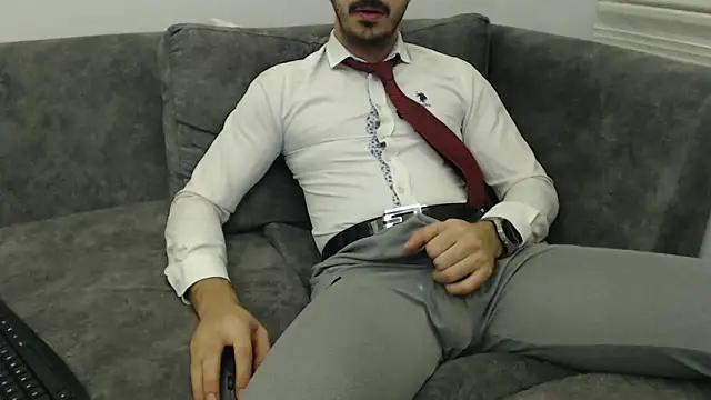 Naughtb0y online show from February 2026 12:15:01 AM