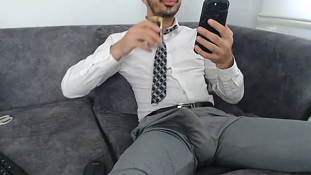 Naughtb0y online show from July 2026 02:21:02 PM