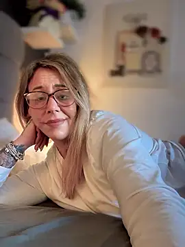 blondebitch2 online show from January 2026 02:23:01 PM