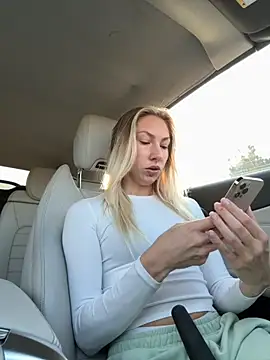 Snapshot of LuisaBecker chatting on October 2025 12:28:02 PM LuisaBecker online show from October 2025 12:28:02 PM