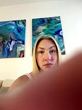 LuisaBecker online show from November 2025 09:28:02 AM