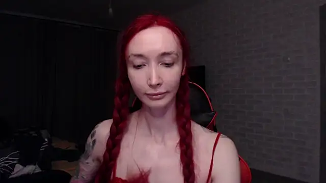 Snapshot of Roxy_Silver chatting on May 2026 01:33:01 AM Roxy Silver online show from May 2026 01:33:01 AM