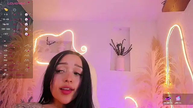 Snapshot of ViolettaHotLatin_ chatting on February 2025 06:42:01 PM ViolettaHotLatin online show from February 2025 06:42:01 PM
