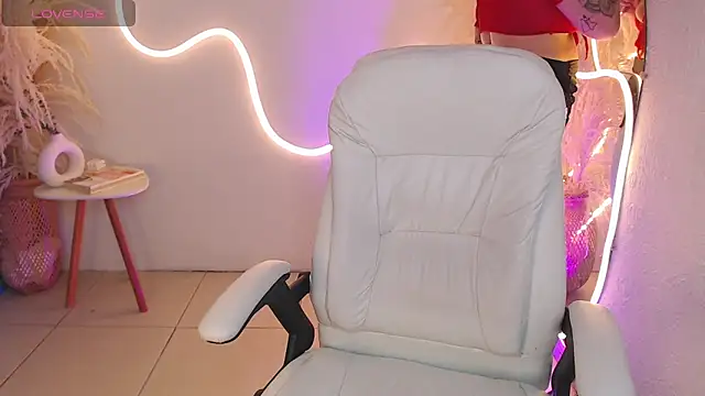 Snapshot of ViolettaHotLatin_ chatting on September 2025 12:39:02 PM ViolettaHotLatin online show from September 2025 12:39:02 PM