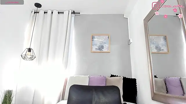 Snapshot of _AlejaCruz_ chatting on June 2026 05:12:02 PM AlejaCruz online show from June 2026 05:12:02 PM
