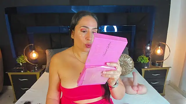 MayraVegas online show from February 2025 01:06:01 PM