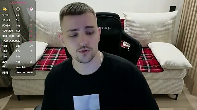 Larstar01 online show from February 2026 10:44:01 PM