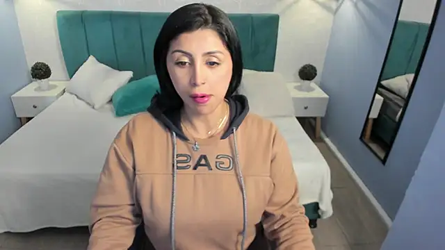 tiffani  love online show from February 2025 12:16:01 PM