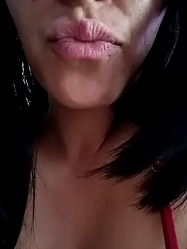 tiffani  love online show from October 2025 08:18:01 PM