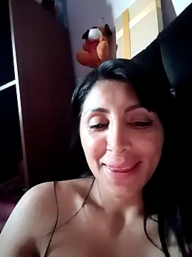 tiffani  love online show from October 2025 10:21:01 PM