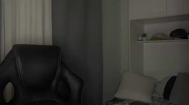 MiloCtc online show from February 2025 04:52:02 AM