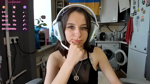 Snapshot of _Nika_Kik chatting on May 2026 10:53:02 AM Nika Kik online show from May 2026 10:53:02 AM