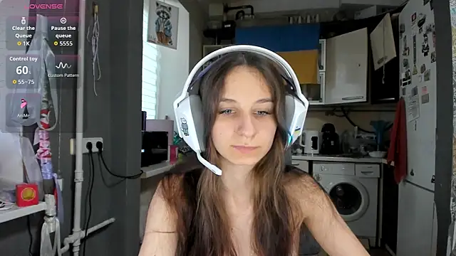 Snapshot of _Nika_Kik chatting on May 2026 02:32:01 PM Nika Kik online show from May 2026 02:32:01 PM