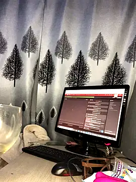 Nicole Liam  online show from October 2025 05:00:01 PM