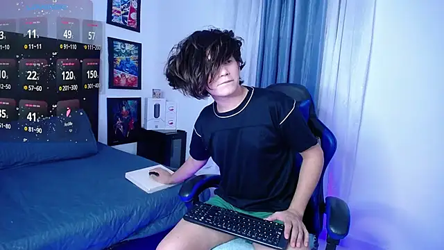 Snapshot of andyboy- chatting on October 2025 11:33:01 PM andyboy- online show from October 2025 11:33:01 PM