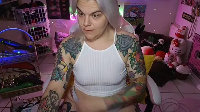 Snapshot of CherryBombBomb chatting on December 2024 05:37:01 AM CherryBombBomb online show from December 2024 05:37:01 AM