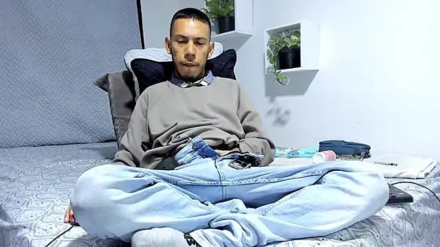 Aronxxs online show from February 2025 12:08:02 AM