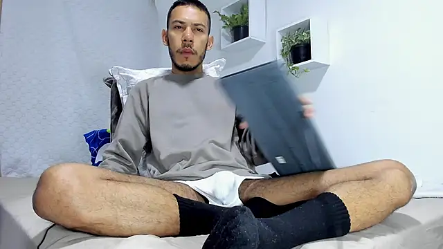 Aronxxs online show from March 2025 10:45:01 AM