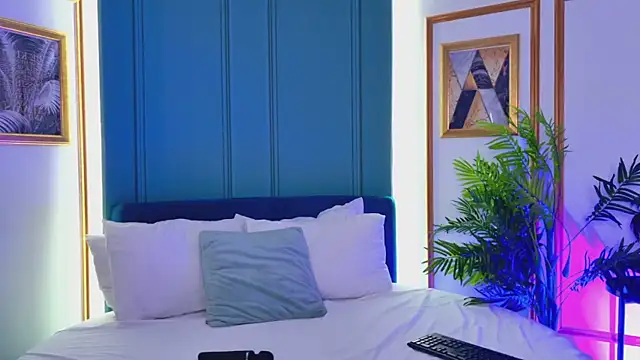 LunaWills  online show from November 2025 05:17:01 AM