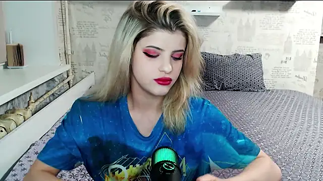 Snapshot of AleksandraFlores chatting on April 2026 08:13:02 PM AleksandraFlores online show from April 2026 08:13:02 PM