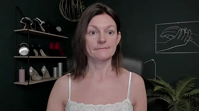 VivianWILD online show from November 2025 08:15:02 AM