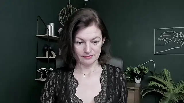 Snapshot of VivianWILD chatting on April 2026 06:33:02 AM VivianWILD online show from April 2026 06:33:02 AM