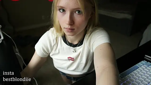 Snapshot of bestblonde chatting on March 2025 05:26:02 PM bestblonde online show from March 2025 05:26:02 PM