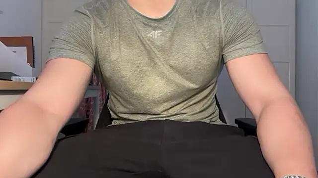 jungcock3210 online show from November 2025 10:37:01 AM