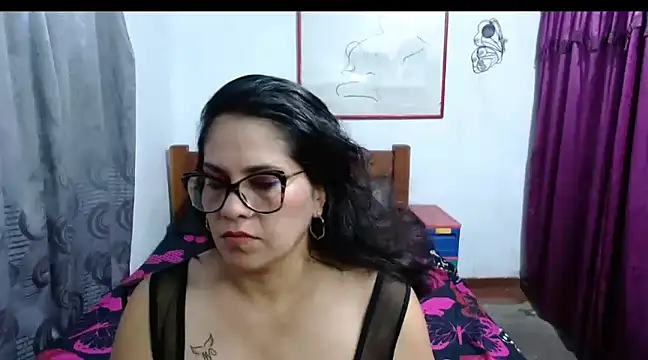 Mistresskloe01 online show from December 2024 12:30:01 PM