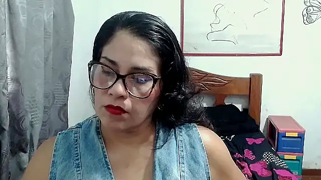 Mistresskloe01 online show from September 2025 12:10:02 PM