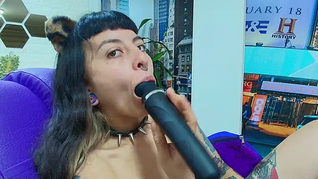 Naughty Kittenm online show from March 2025 01:29:02 PM