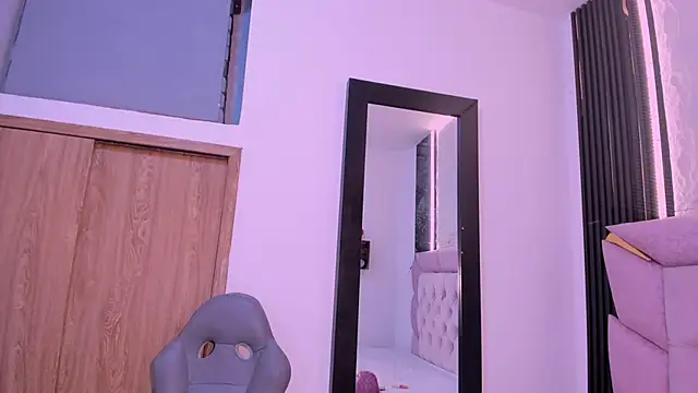 Snapshot of laurem-paulette chatting on October 2025 07:58:02 PM laurem-paulette online show from October 2025 07:58:02 PM