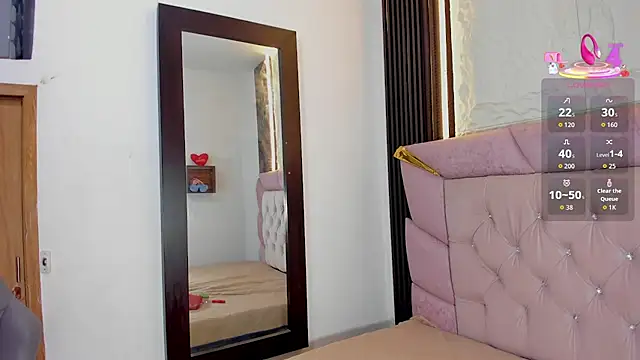 Snapshot of laurem-paulette chatting on November 2025 07:49:02 PM laurem-paulette online show from November 2025 07:49:02 PM