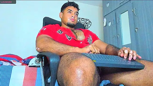 Big furry bear13 online show from December 2024 07:06:02 AM