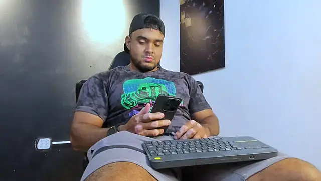 Snapshot of Big_furry_bear13 chatting on May 2026 06:31:02 AM Big furry bear13 online show from May 2026 06:31:02 AM