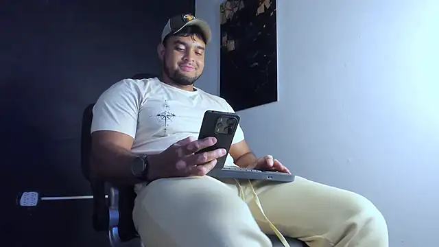 Snapshot of Big_furry_bear13 chatting on May 2026 01:06:01 PM Big furry bear13 online show from May 2026 01:06:01 PM