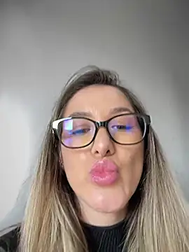 HotXMom online show from January 2025 04:18:02 AM