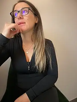 HotXMom online show from December 2025 07:14:02 AM